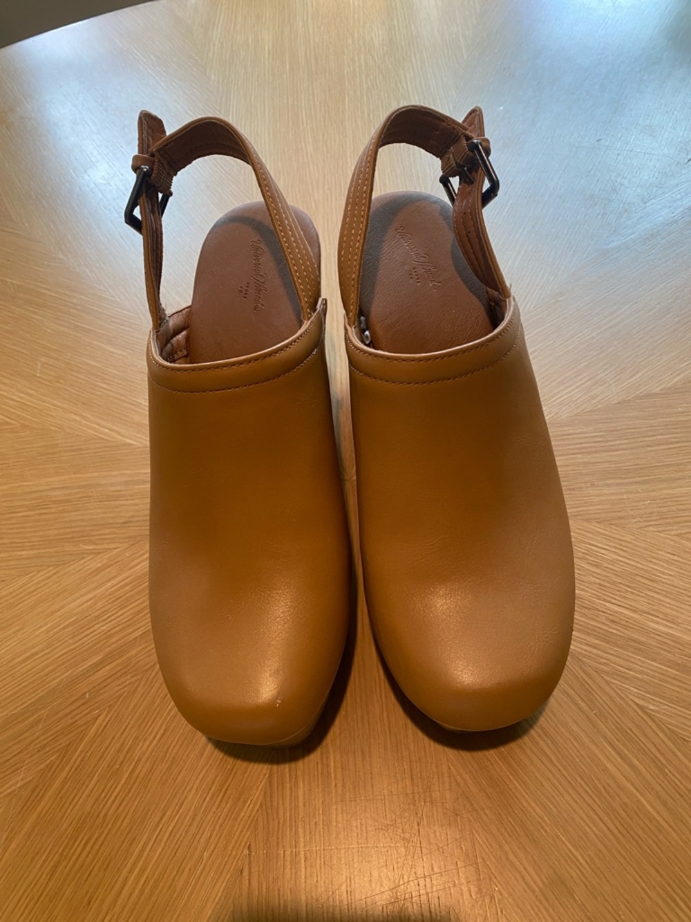 Universal Thread Tan Leather Clogs